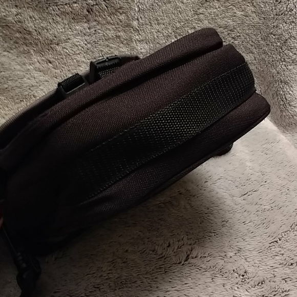 NWOT Camera bag- black/gray color, med size - Picture 8 of 10